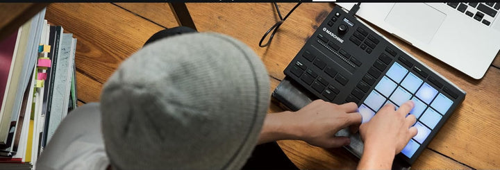 Native Instruments Maschine Mikro Mk3, USB MIDI Controller Drum Pad mit 16 Pads und Massive, Monark