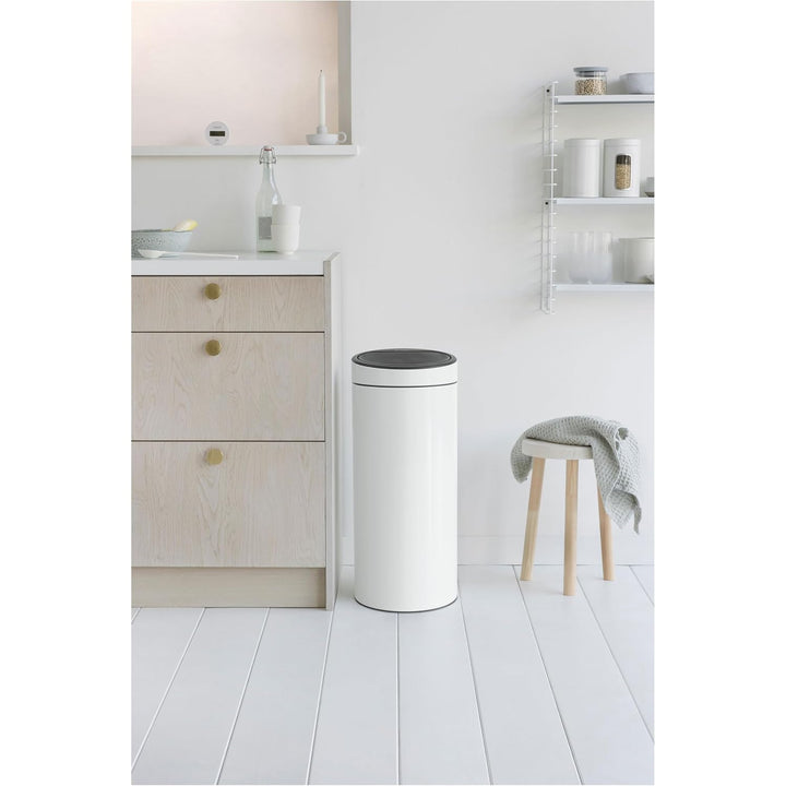 Brabantia Touch Bin New Mit Herausnehmbaren Kunststoffeinsatz, White, 30 Liter 30 Liter White, 30 Li