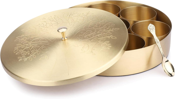 Ajuny Handgefertigte Gewürzbox aus Messing Golden mit Geprägtem Deckel – Runde Masala Dabba, 7 Herau