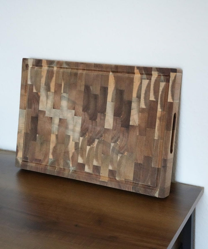 Zoha Schneidebrett Akazienholz Gross 40x19 cm – Klingenschonend &amp; handgefertigt massiv mit Griffmuld