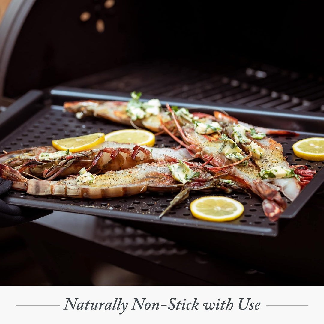 Merten &amp; Storck Carbon Steel BBQ-Bratpfanne aus Carbonstahl, 43,5 x 32,5 cm, Perforation für Öl- und