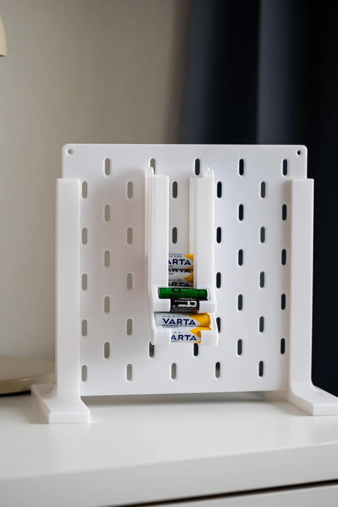 Universal Batteriehalter für AA &amp; AAA – Kompatibel mit Skadis &amp; Tisch – Praktisches Batteriezubehör