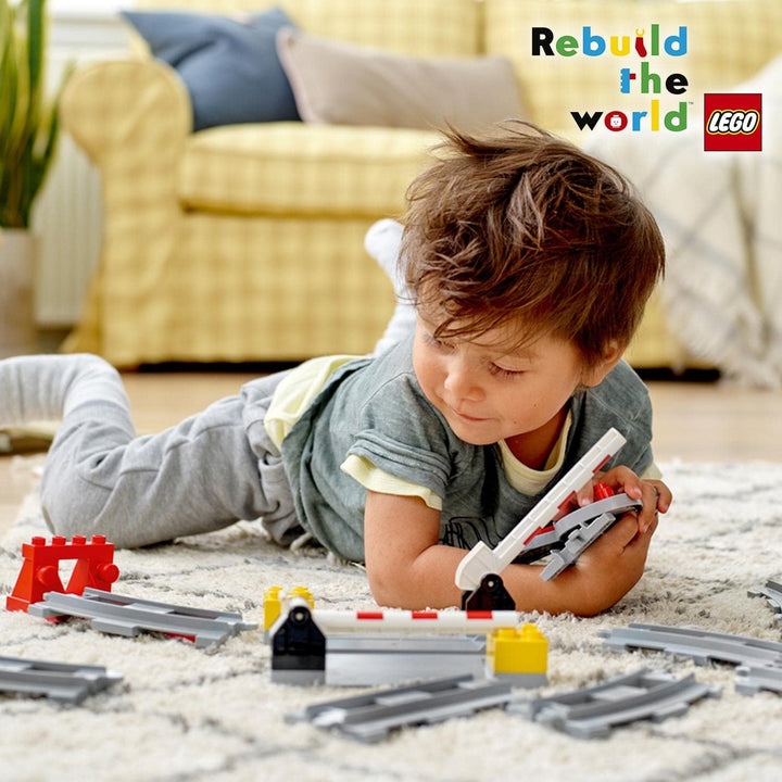 LEGO DUPLO Eisenbahn Schienen, Zugschienen-Bauset mit rotem Signalstein, Kinderspielzeug für Jungen