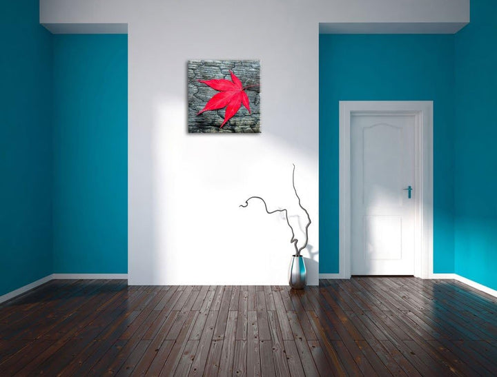 Pixxprint Rotes Blatt auf Holz Laub Natur, Format: 70x70 auf Leinwand, 70x70