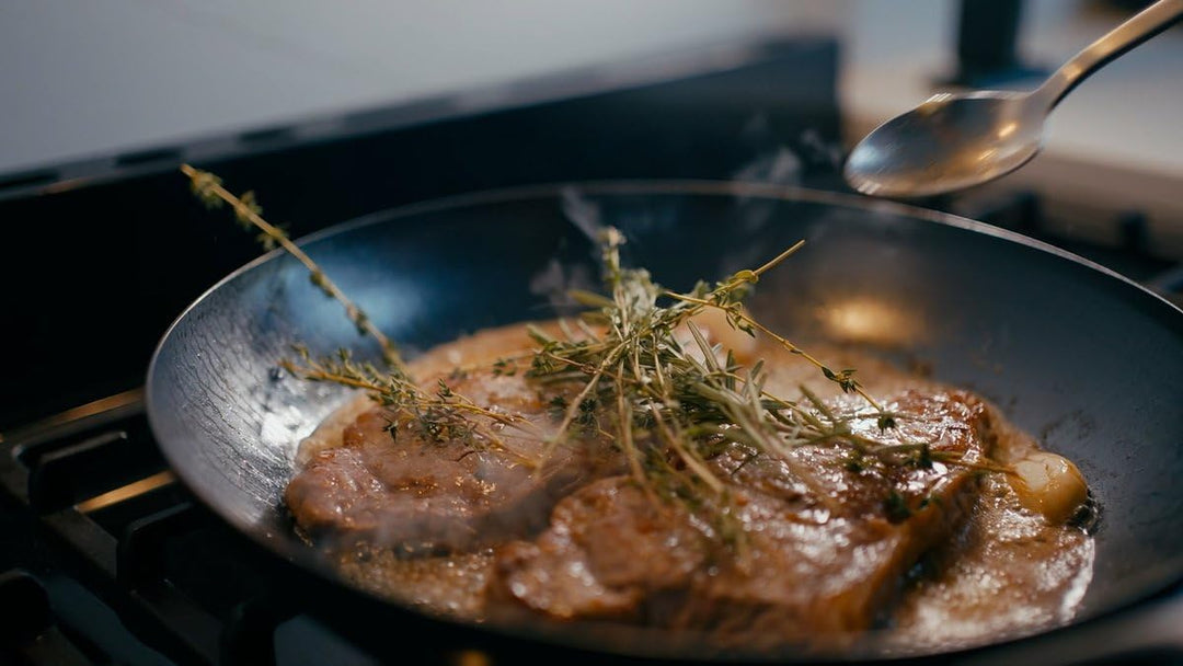 SAVEUR SELECTS Nitri-Black Carbon Steel Naturally Non-Stick 30 cm Bratpfanne | Induktionsbereit, 350