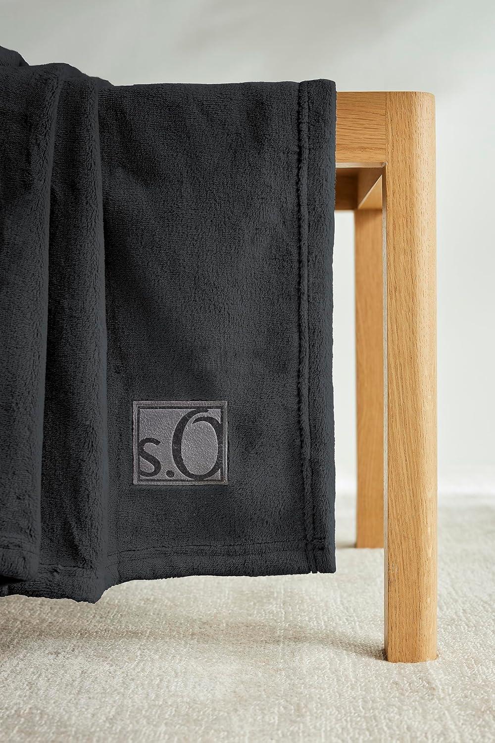 s.Oliver Kuschelsoft Decke 150x200 cm - flauschig, warm &amp; waschbar, Kuscheldecke dunkelgrau Uni 150