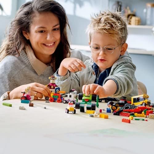 LEGO 11014 Classic Steinebox mit Rädern, Bausteine für Kinder, Spielzeug ab 4 Jahren, mit Spielzeuga