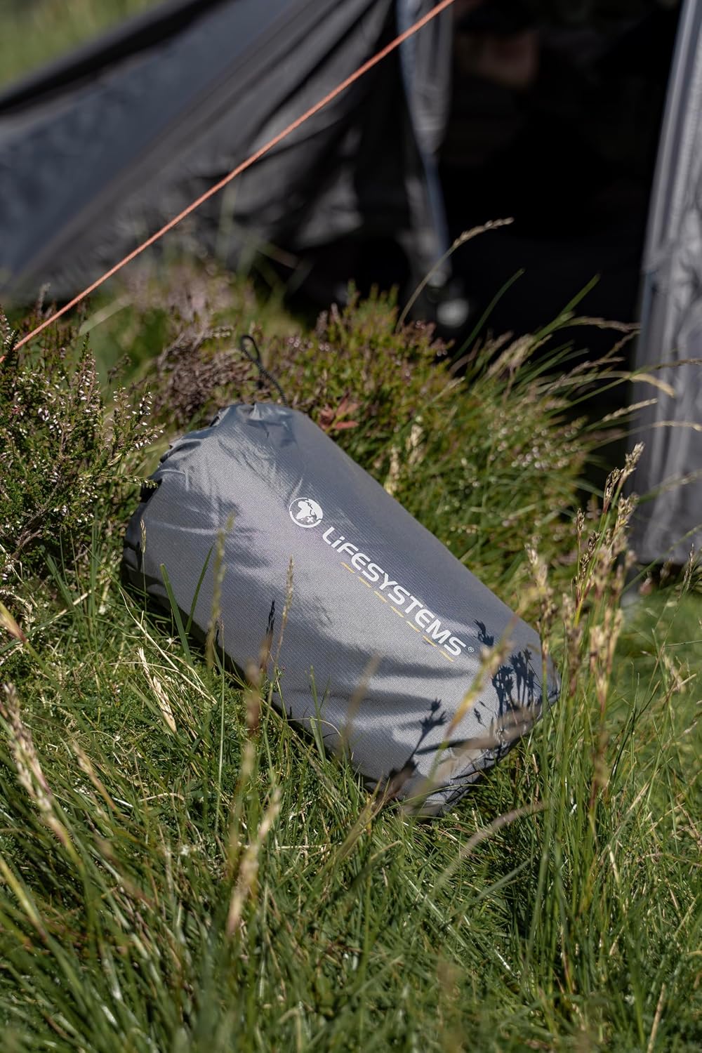 Lifesystems Sleep Mat Lite - Leichte aufblasbare 4.4 R-Wert Camping Luftmatratze für Wandern &amp; Reise