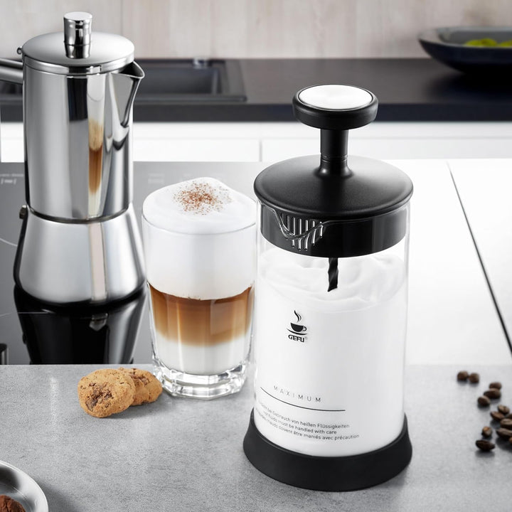 GEFU 16370 Milchaufschäumer Antonio - Milchschäumer mit integriertem Ausgiesser für heisse oder kalt