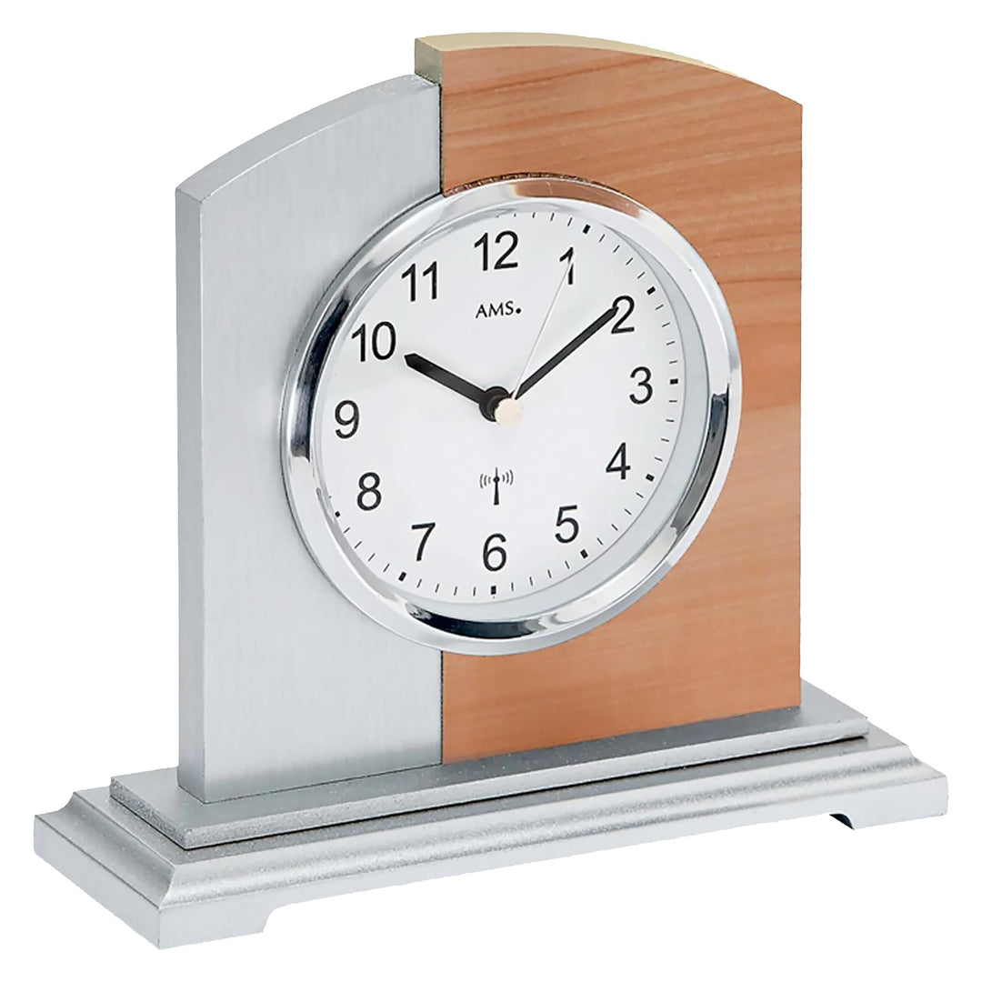AMS 5146 Funk Tischuhr, Holzgehäuse mit Kernbuche und Aluminium-Applikation, analog mit arabischen Z