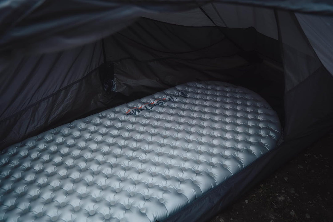 Lifesystems Sleep Mat Lite - Leichte aufblasbare 4.4 R-Wert Camping Luftmatratze für Wandern &amp; Reise