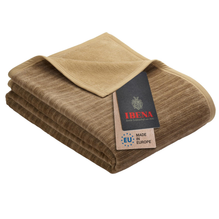 Ibena Fano Kuscheldecke 100x150 cm – Kniedecke beige Camel, tolle Wendedecke aus hochwertiger Baumwo