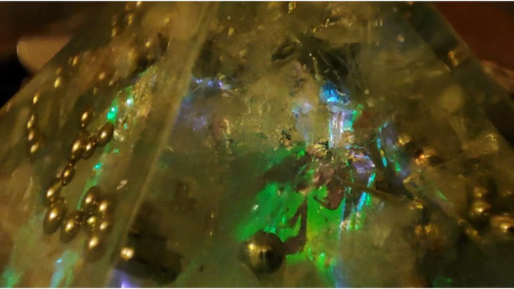firstonthesun Orgonit Pyramide Polarlicht - Grosser Spiritueller Orgon Kristall mit Edelsteinen | Se