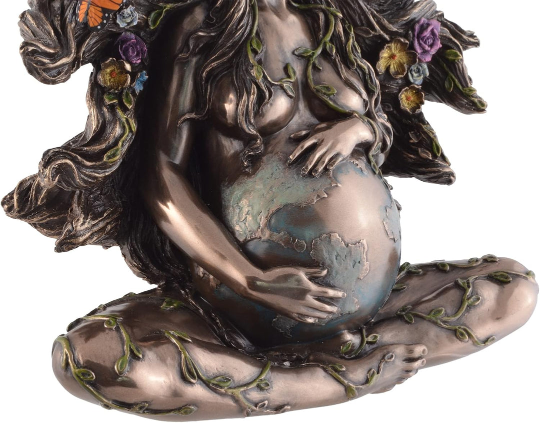 Gaia Erdmutter sitzend mit Blumen und Schmetterlingen - bronziert/coloriert by Veronese