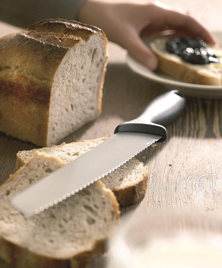 Fiskars Brotmesser mit Wellenschliff, Essential, Kunststoff/Edelstahl, Klingenlänge: 23 cm, Schwarz/