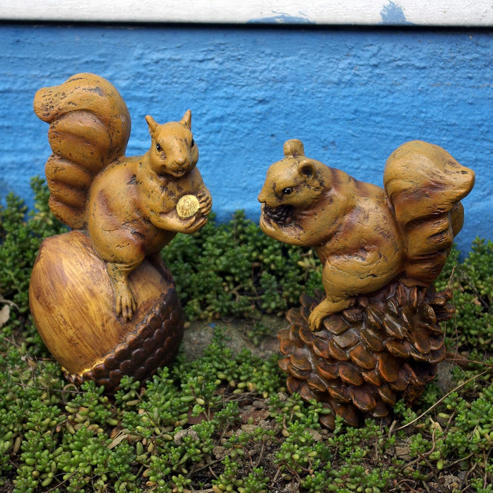 GeKi Trend Eichhörnchen Paar Dekofigur Garten 2er Set in Holz-Optik wetterfest 14 cm und 15 cm gross