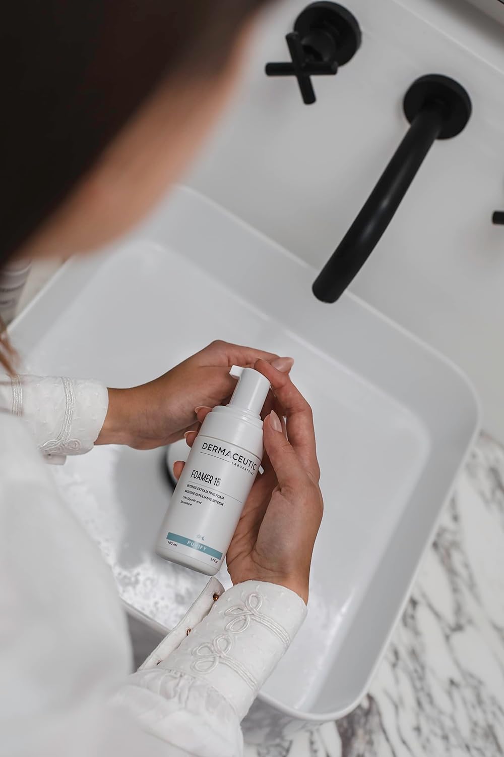 Dermaceutic Foamer 15 – sanfter schäumender Reiniger – aufhellende Gesichtswäsche – Peeling-Reiniger