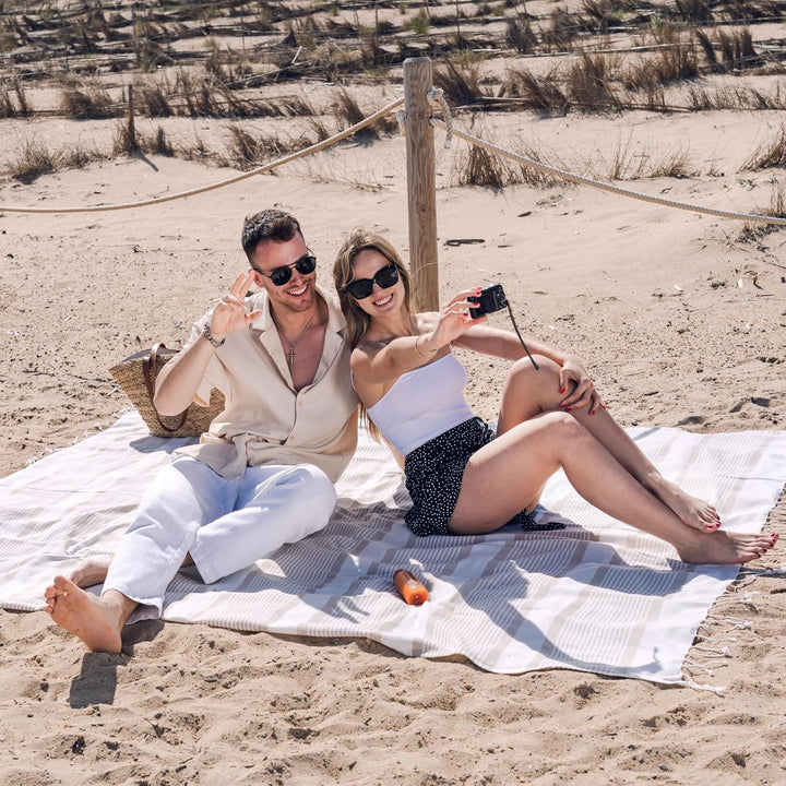 MOMOMUS Stranddecke Sandfrei XXL im Fouta-Stil – mit Boho-Abschluss, Leicht und Kompakt – Grosse Str