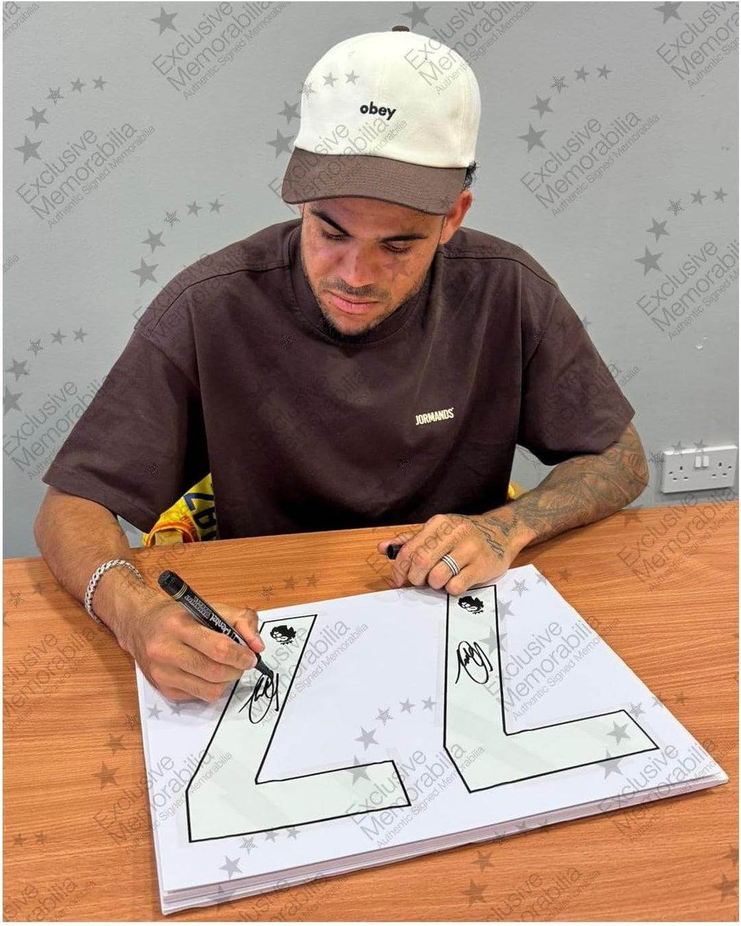 Von Luis Diaz signiertes Liverpool-Trikot