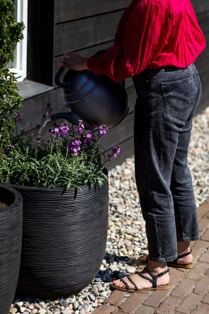 Capi Europe - Blumentopf Kugel Rib NL - 35x34 - Schwarz - Öffnung Ø29 - Blumentopf für den Innen- un