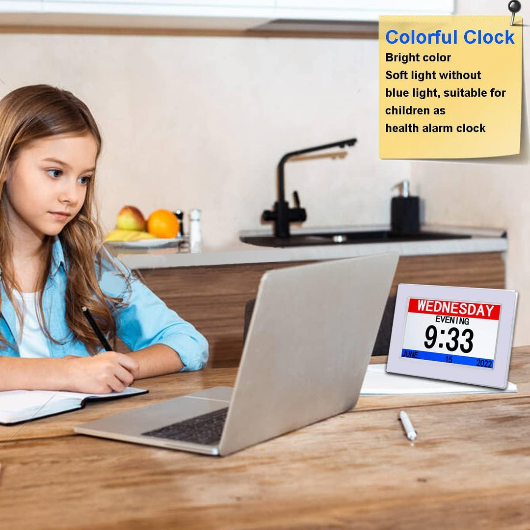 AINFTIME Uhr mit Tag und Datum für ältere Menschen, 3 Farben, digitaler Kalender, Wecker, Demenz, Al