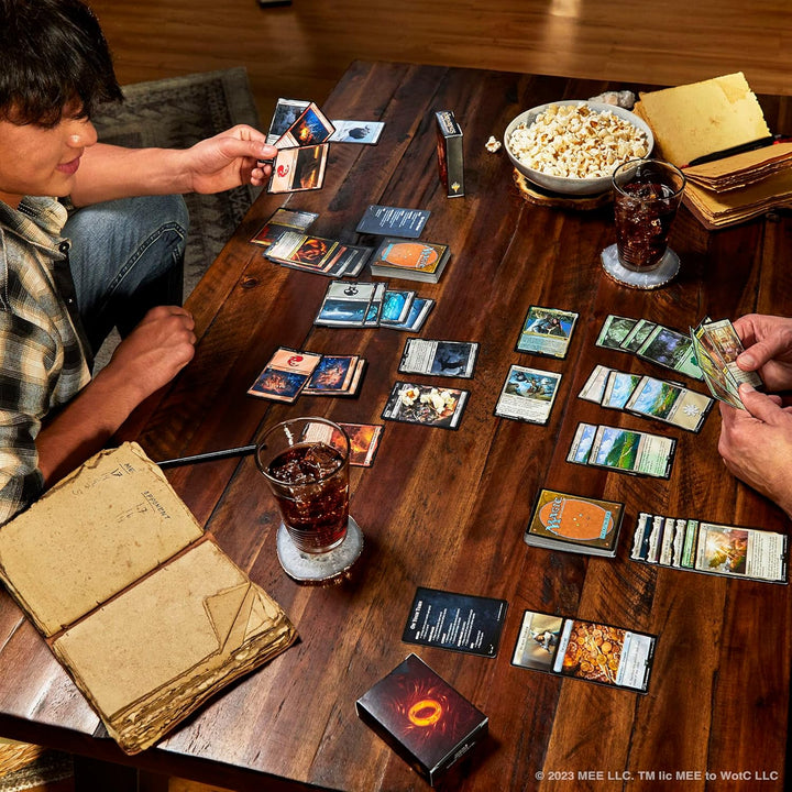 Magic: The Gathering Der Herr der Ringe: Geschichten aus Mittelerde Einsteigerpaket– 2spielfertigen