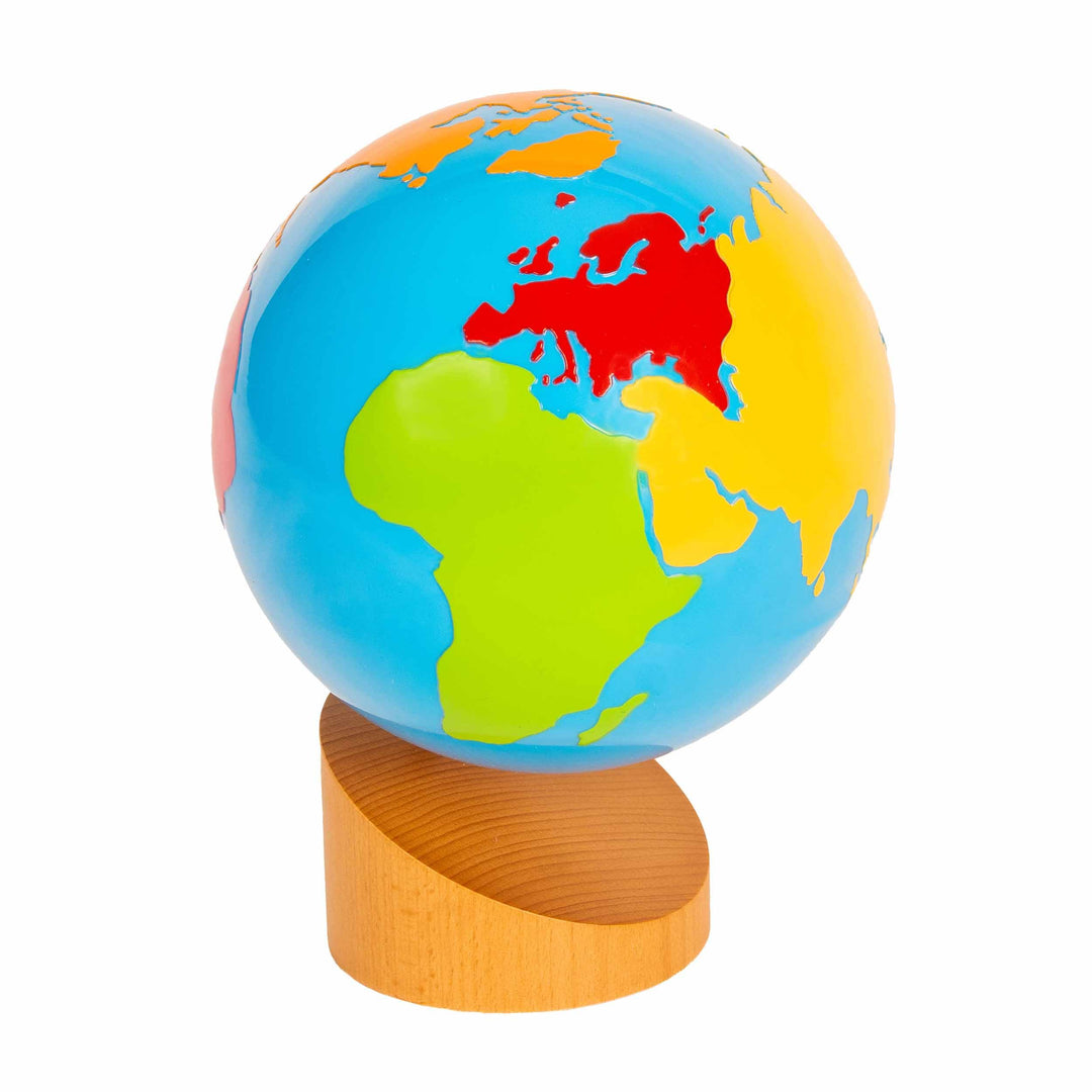 Globus mit farbigen Erdteilen, Montessori-Material zum Kennenernen der Erde