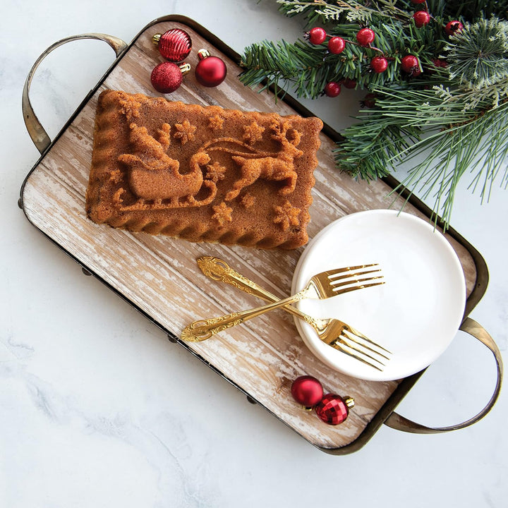 Nordic Ware Backform Santa’s Sleigh Loaf Pan Aluminium Grau, 26,1cm x 14,5cm, NW 90848