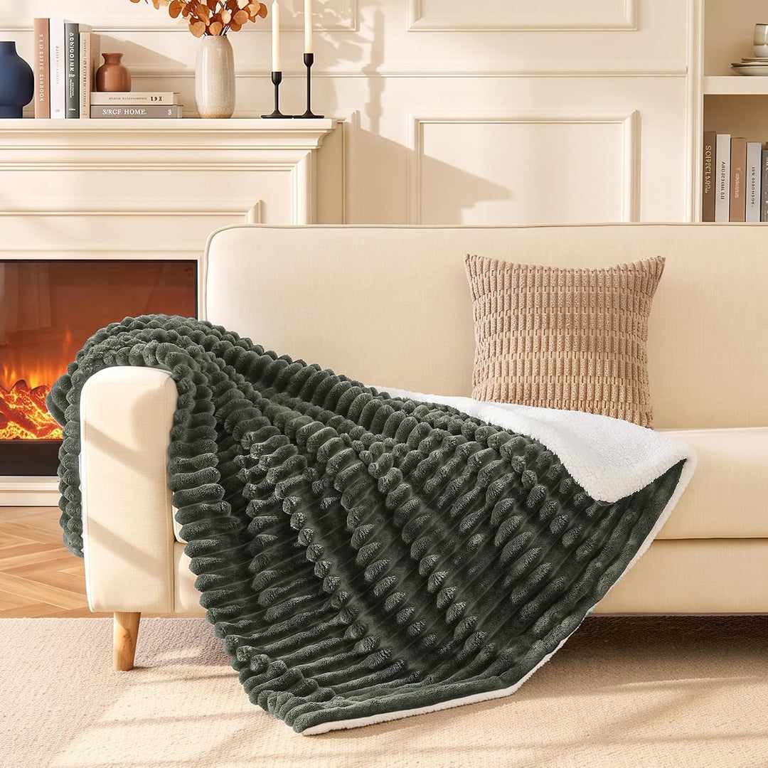 BEDELITE warme Decke Sherpa Kuscheldecke Flauschig Dunkeloliv 150x200 Dunkeloliv 150 x 200 cm, Dunke