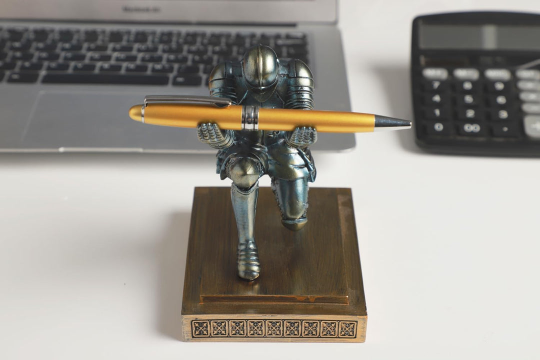 NCQIXIAO Knight Stifthalter, Schreibtisch-Ornament, Kunstharz, Stifthalter, Schreibtischzubehör und