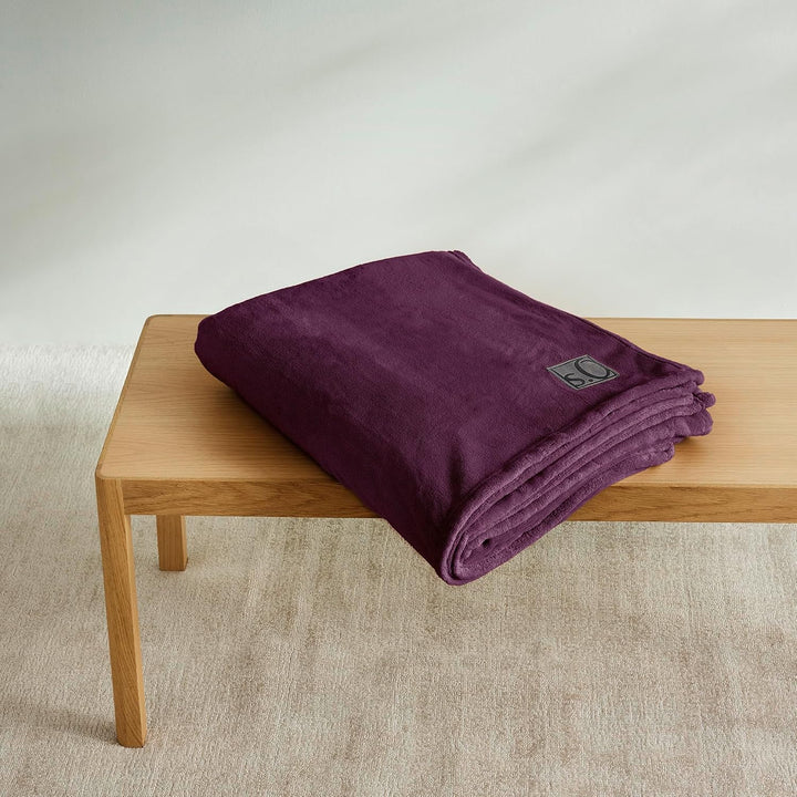 s.Oliver Kuschelsoft Decke 150x200 cm - flauschig, warm &amp; waschbar, Kuscheldecke lila Uni 150 x 200