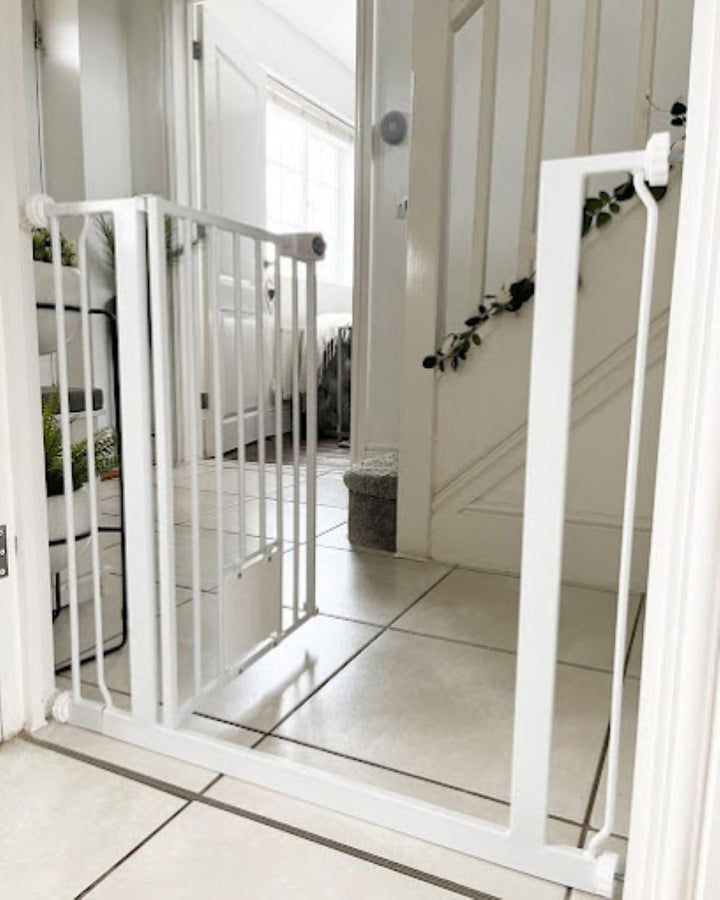Bettacare Haustiergitter mit Abschliessbarer Katzenklappe, 87.9cm - 95.5cm, Weiss, 75cm Höhe, Hausti