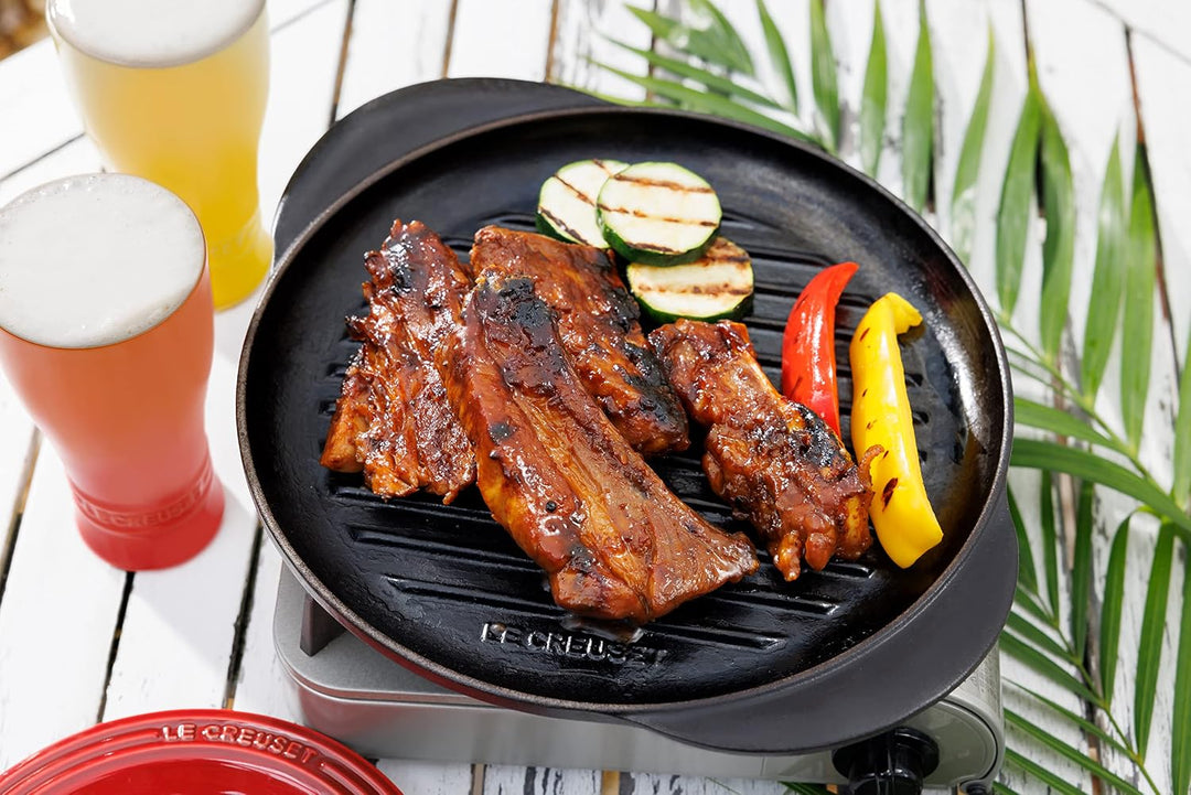 Le Creuset Runde Grillplatte aus Gusseisen mit Hilfsgriff, 25 cm, Schwarz matt, Schwarz Matt
