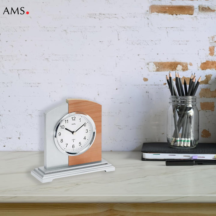 AMS 5146 Funk Tischuhr, Holzgehäuse mit Kernbuche und Aluminium-Applikation, analog mit arabischen Z