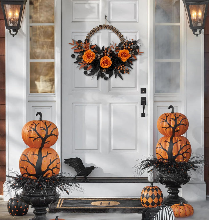 Briful Halloween Türkranz 66cm – Künstlicher Gruselkranz mit Schädel, Spinne, Schwarze &amp; Orange Rose