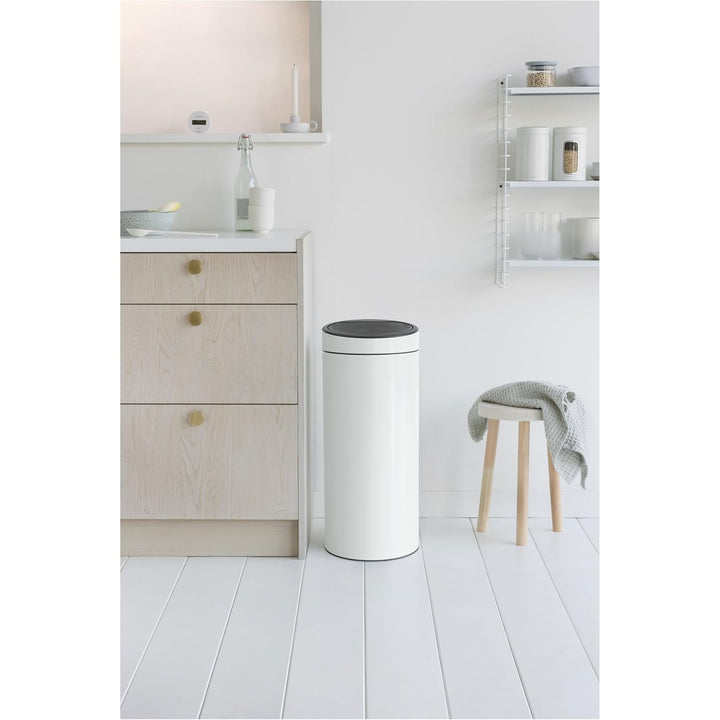 Brabantia Touch Bin New Mit Herausnehmbaren Kunststoffeinsatz, White, 30 Liter 30 Liter White, 30 Li
