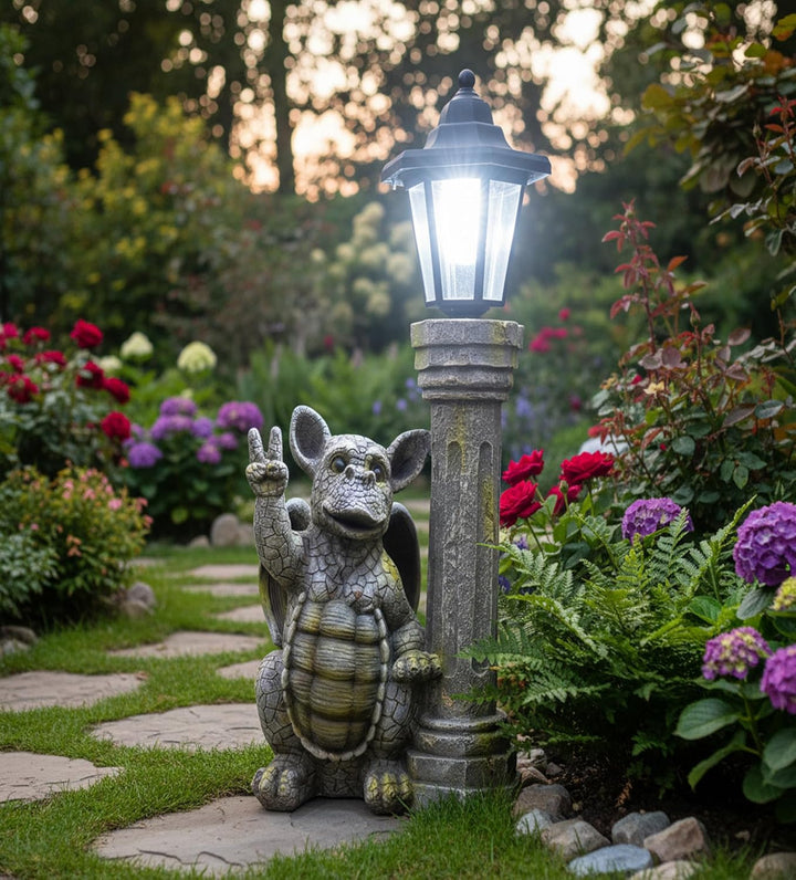 Kremers Schatzkiste Gartenfigur Drachenkind Peacezeichen mit Solar Laterne Drache Figur Gargoyle