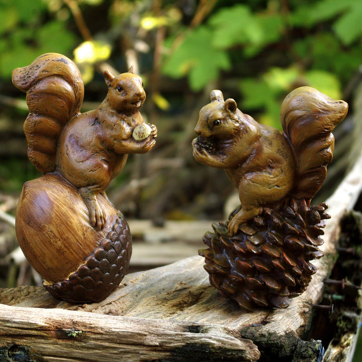 GeKi Trend Eichhörnchen Paar Dekofigur Garten 2er Set in Holz-Optik wetterfest 14 cm und 15 cm gross