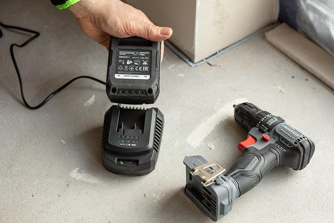 GRAPHITE Energy+ Ladegerät für 18V Li-Ion Akkus, 2.3A Ladestrom