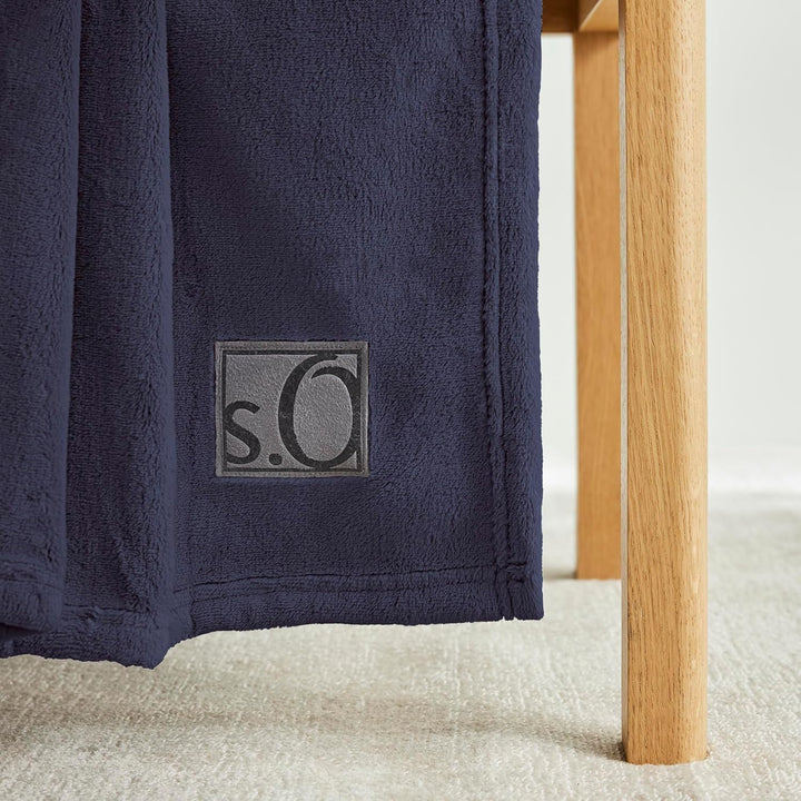 s.Oliver Kuschelsoft Decke 150x200 cm - flauschig, warm &amp; waschbar, Kuscheldecke dunkelblau Uni 150