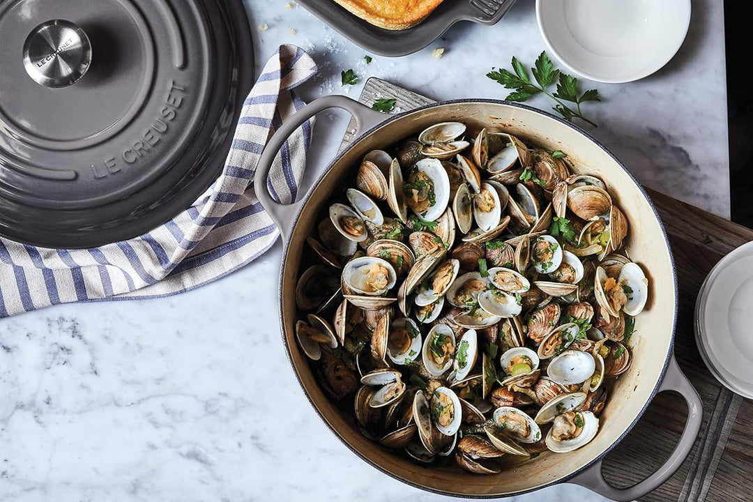 Le Creuset Signature Gusseisen-Bräter mit Deckel, Ø 26 cm, Rund, Für alle Herdarten und Induktion ge