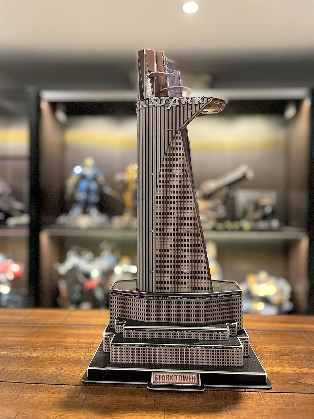 University Games 5056015085520 Marvel Studios: Stark Tower 3D-Puzzle