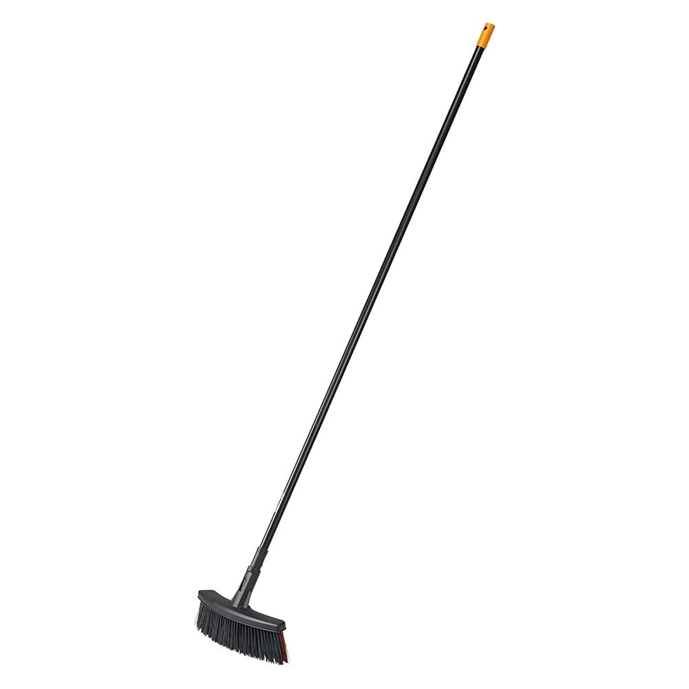 Fiskars Solid Allzweckbesen mit PowerClean-Borsten, Länge: 1,6 m, M, Schwarz/Orange, 1025921 Allzwec
