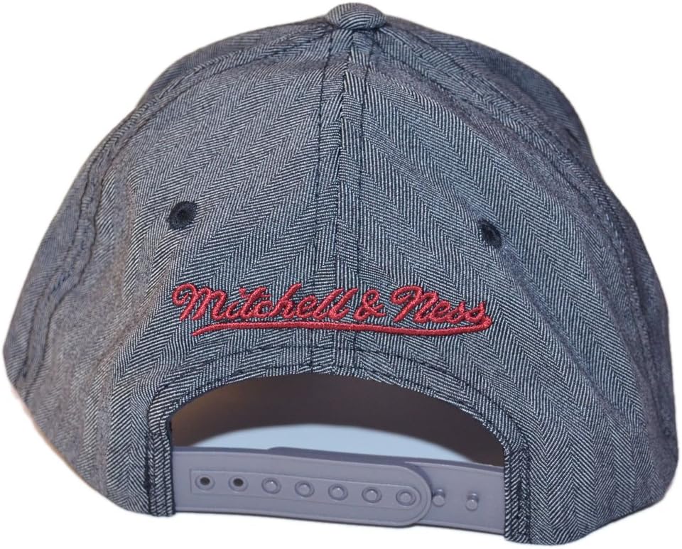 Mitchell &amp; Ness Snapback 110 Curved Poly Heringbone Cleveland Cavaliers charcoal