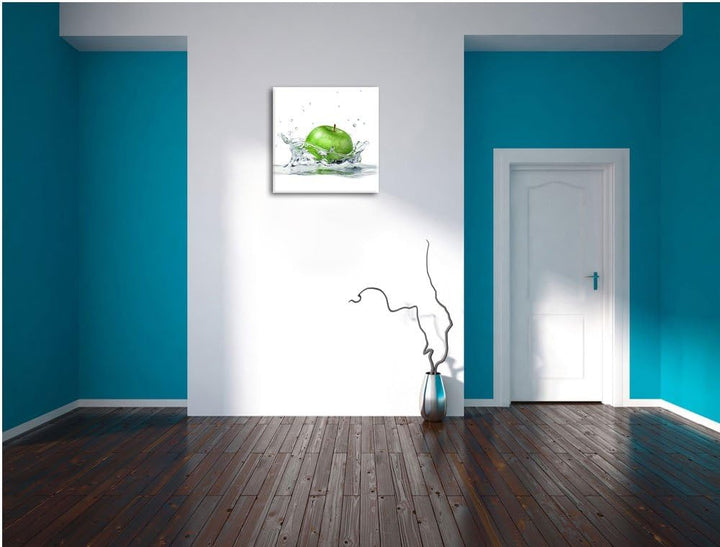 Pixxprint Grüner Apfel fällt in Wasser, Format: 70x70 auf Leinwand, 70x70