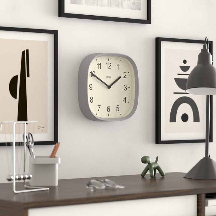 JONES CLOCKS Quadratische Retro-Wanduhr aus hochwertigem Acryl, Sprite&