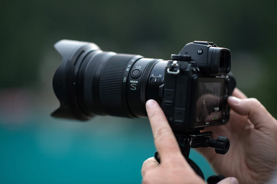Nikon NIKKOR Z, 24–120 mm f/4 S, Premium-All-in-One-Zoomobjektiv mit konstanter Blende für spiegello
