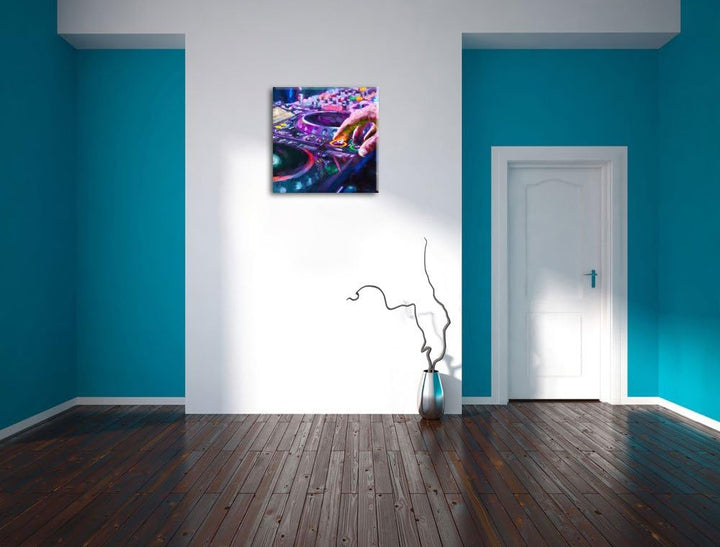 Pixxprint Modern beleuchteter DJ Pult Pinsel Effekt, Format: 70x70 auf Leinwand, 70x70