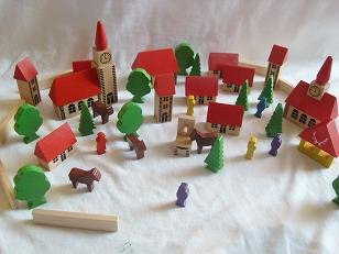 42 TLG. Set: Dorf mit Kirche, Häuser &amp; Bäume, Figuren und Bausteine - aus Holz - Baukasten - Origina